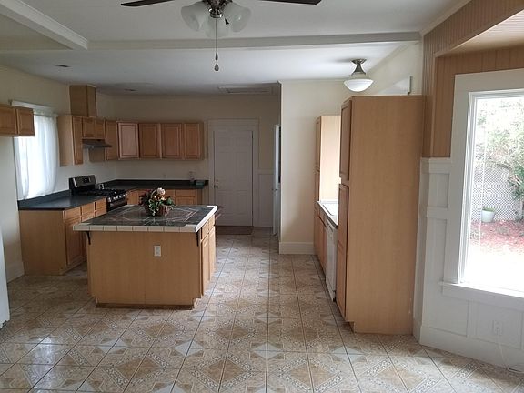 3rd image of 307 E Scott St
