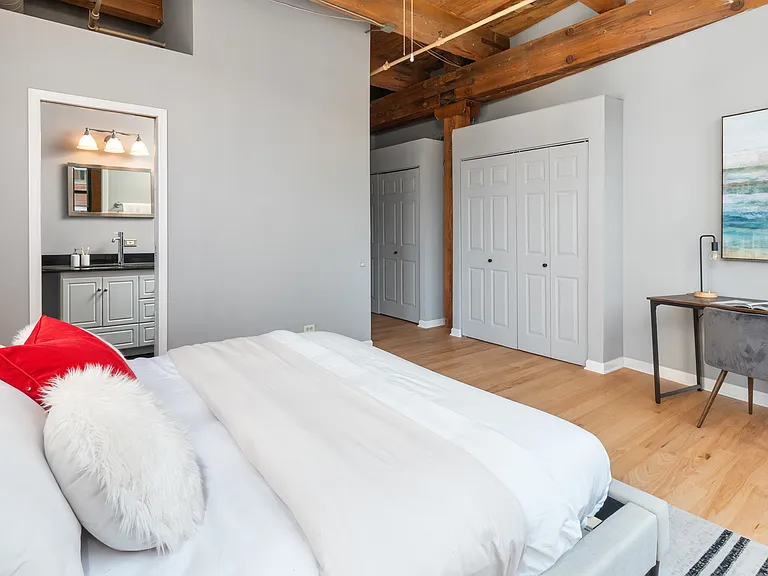 331 S Peoria St #401A — Photo 8
