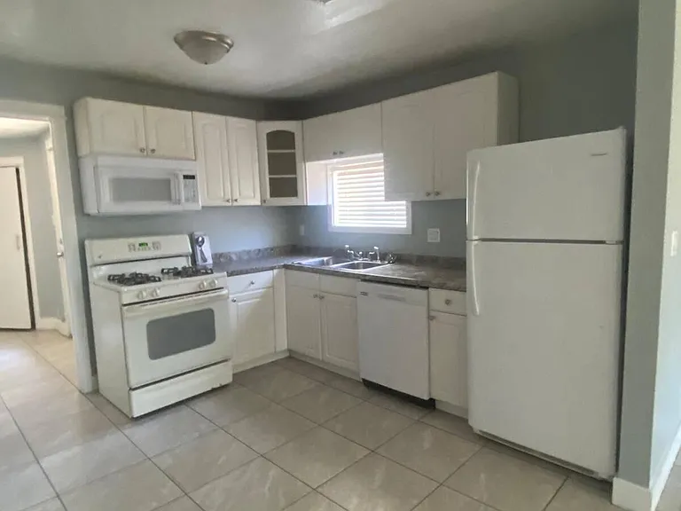 3432 E Cambridge Ave — Photo 7