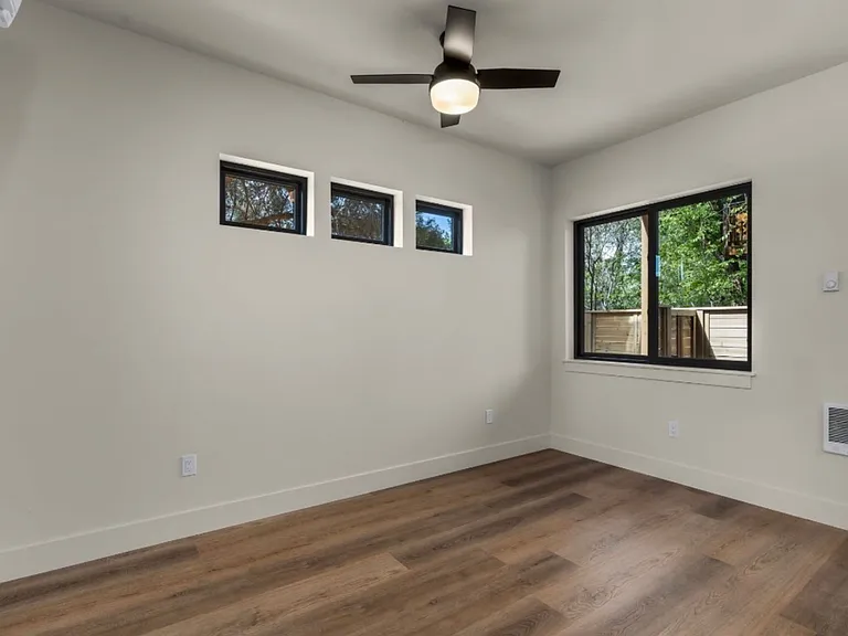 2548 SW Yew Ave #104 — Photo 17