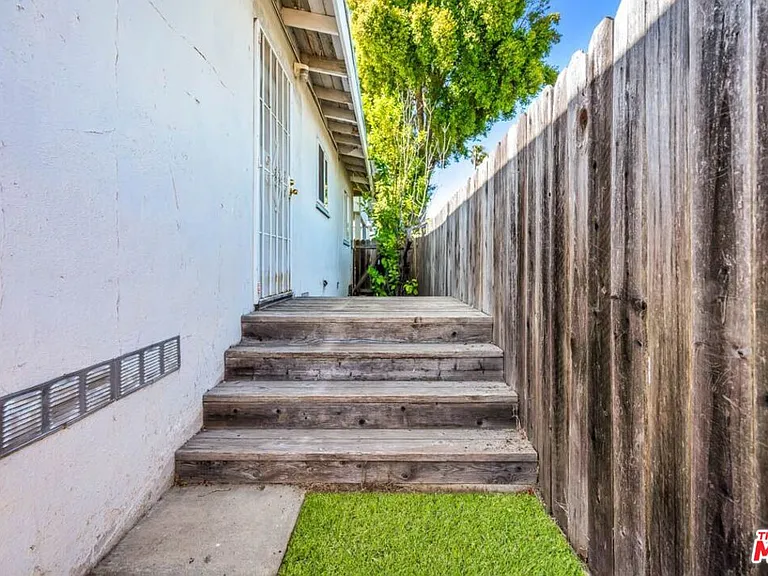 7318 W 88th St — Photo 28