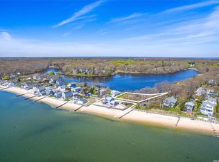 860 Rabbit Ln, East Marion, NY 11939