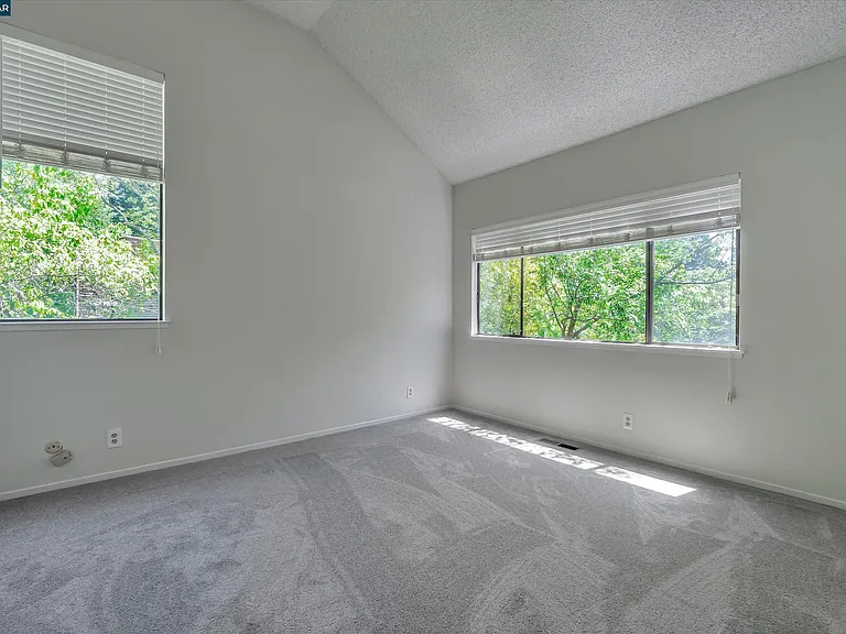 1956 Fair Ridge Ct — Photo 27