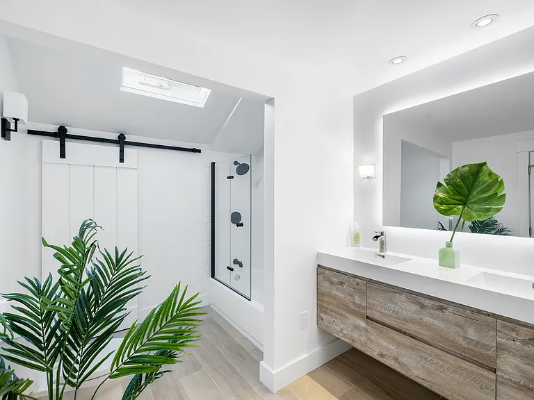570 Hampton Rd #4 — Photo 8