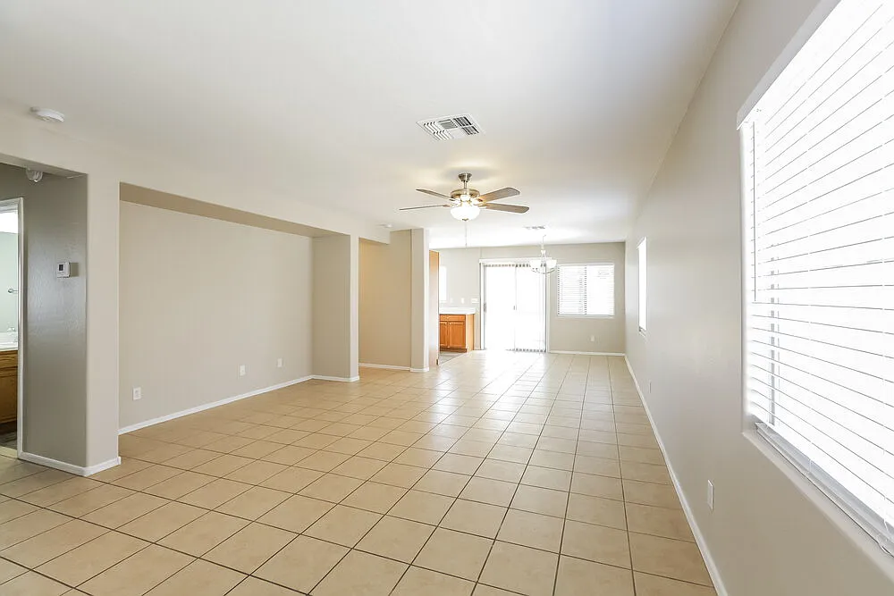 3 bed, 2.0 bath, 1298 sqft, $1,960 — Photo 3