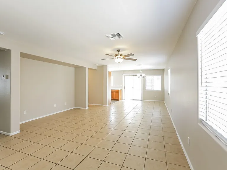 1629 W Burgess Ln — Photo 3