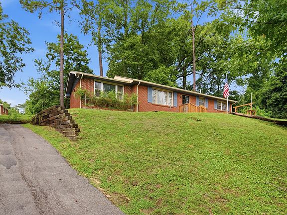 2nd image of 701 Eastland Ct