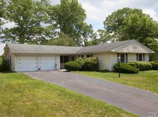 99 Wedgewood Dr, Coram, NY 11727