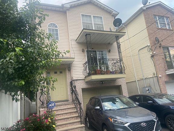 3rd image of 120 Seymour Ave