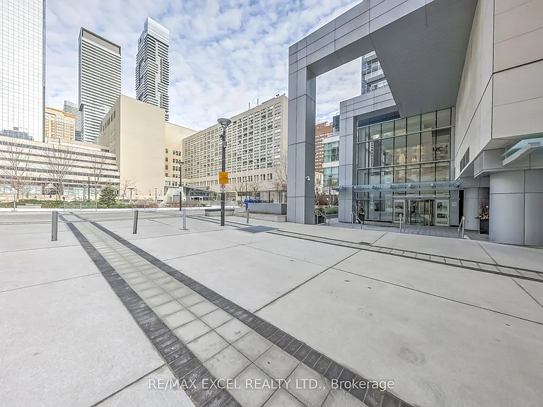 386 Yonge St #4904 — Photo 9