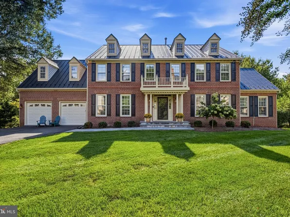 1418 Hague Dr SW, Leesburg, VA 20175