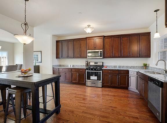 5th image of 9439 Parkwood Ln