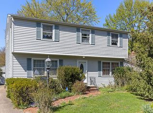 8295 Mentorwood Dr, Mentor, OH 44060