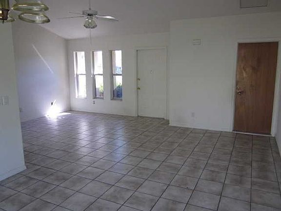 4th image of 207 NE 9th Ave