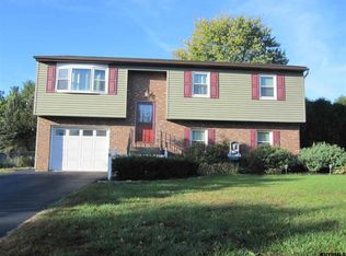 6 Laurel Ln, Schenectady, NY 12304