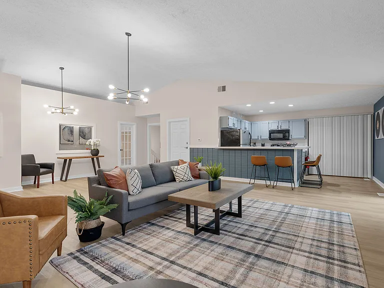 Hyde Park Townhomes — Photo 16