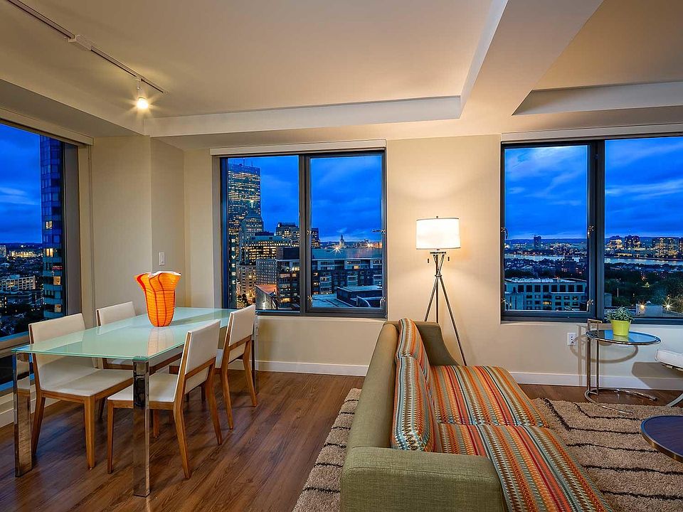 2nd image of 46 Stuart St #2811