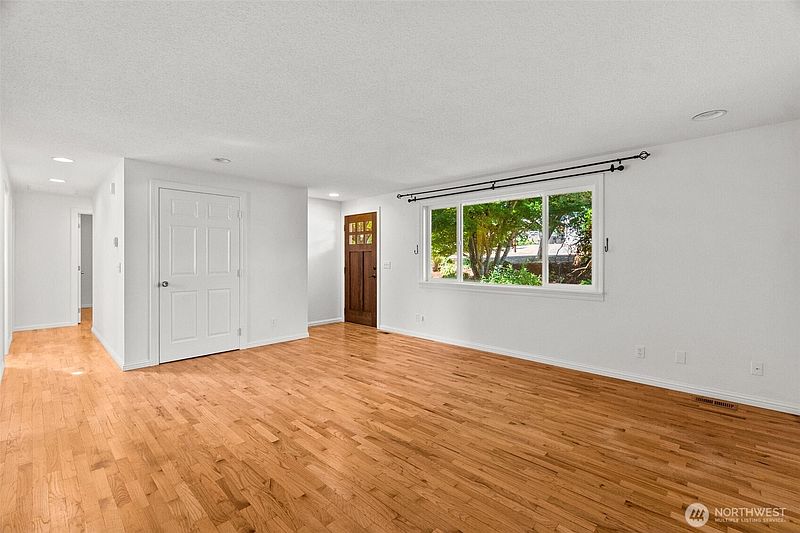 4th image of 418 Frederick Street NE