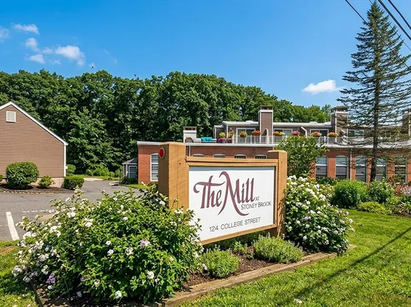 124 College St APT 20, South Hadley, MA 01075