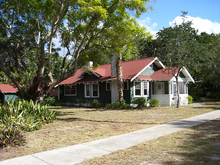 520 Avery Ave — Photo 2