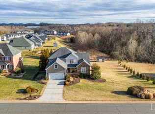 1543 Farmington Dr, Forest, VA 24551