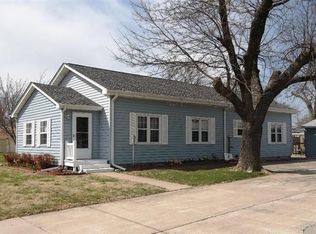 810 N 32nd St, Parsons, KS 67357