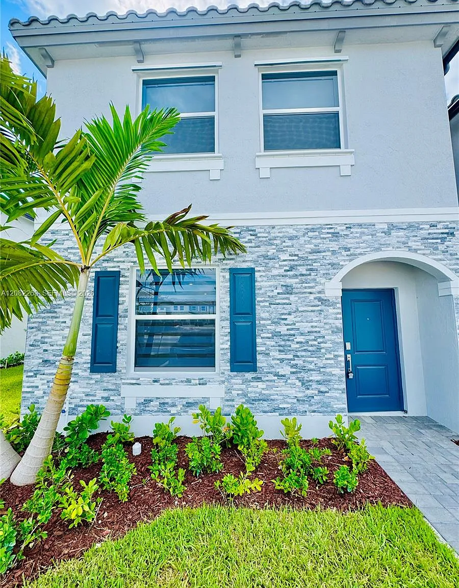 3 bed, 2.5 bath, 1574 sqft, $2,700 — Photo 1