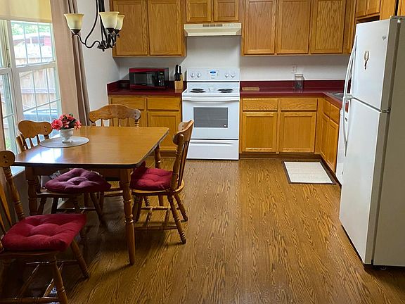 4th image of 737 CYPRESS Avenue