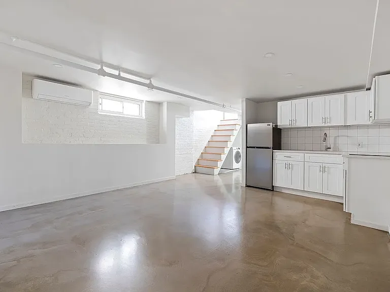 124 Sullivan Pl #1 — Photo 1