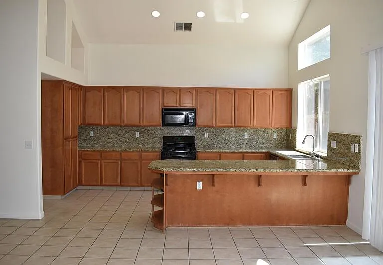4670 Tolman Way — Photo 9