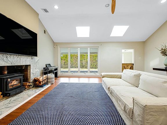3rd image of 75 Port Washington Boulevard