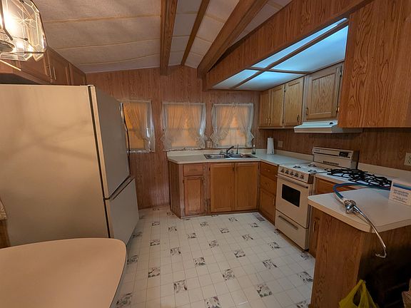 4th image of 57 Elm St Lot 3