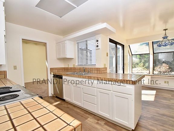 5th image of 538 Comstock Dr
