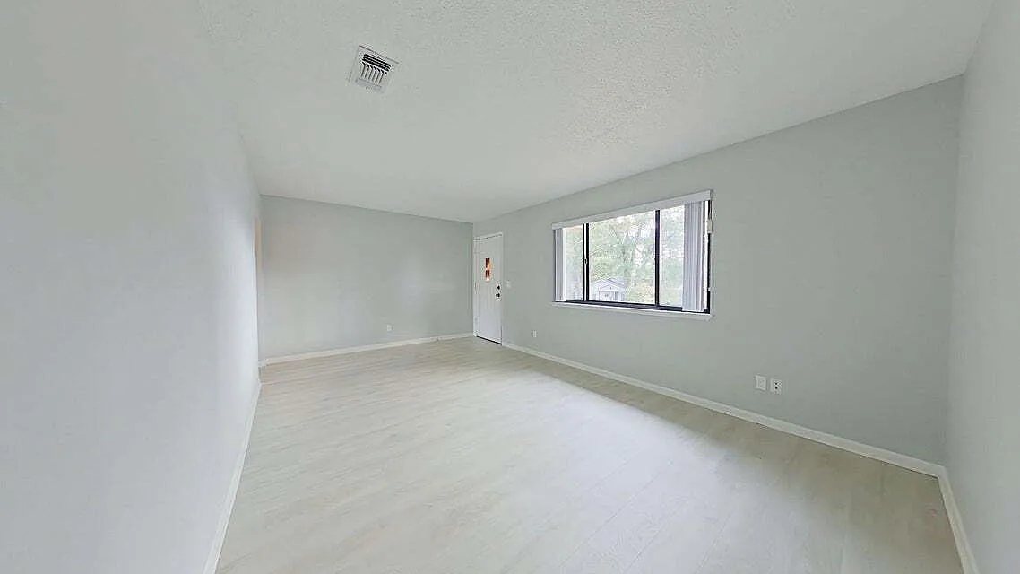 3 bed, 2.0 bath, 1256 sqft, $1,950 — Photo 4