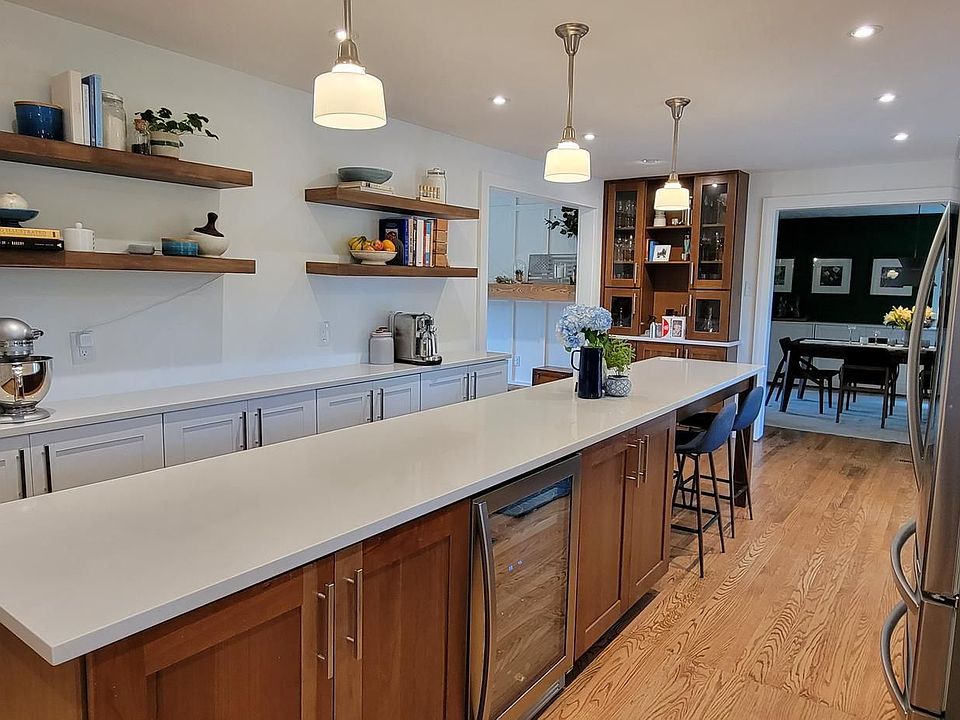 1st image of 4710 Dolphin Ln