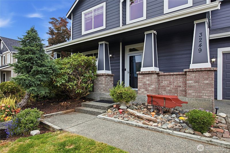 3rd image of 3249 Larsen Avenue