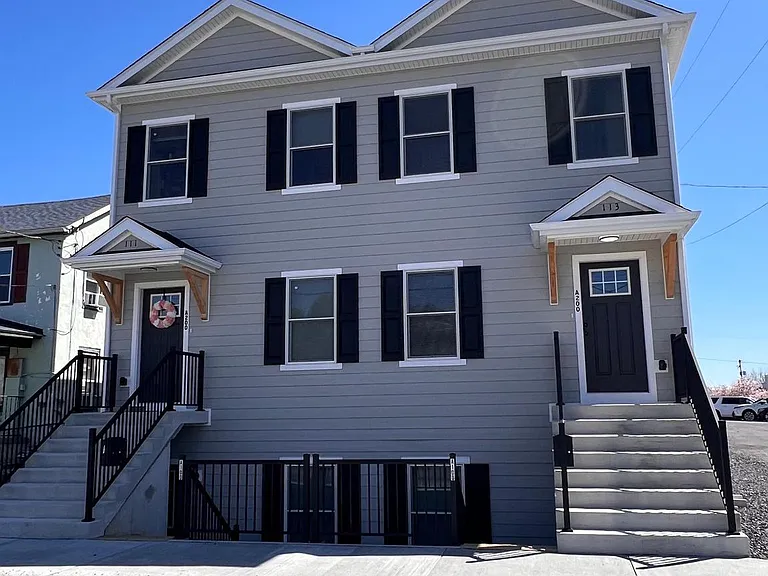 113 W North St #100 — Photo 1