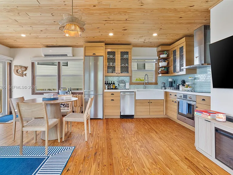235 Tavernier Dr — Photo 15