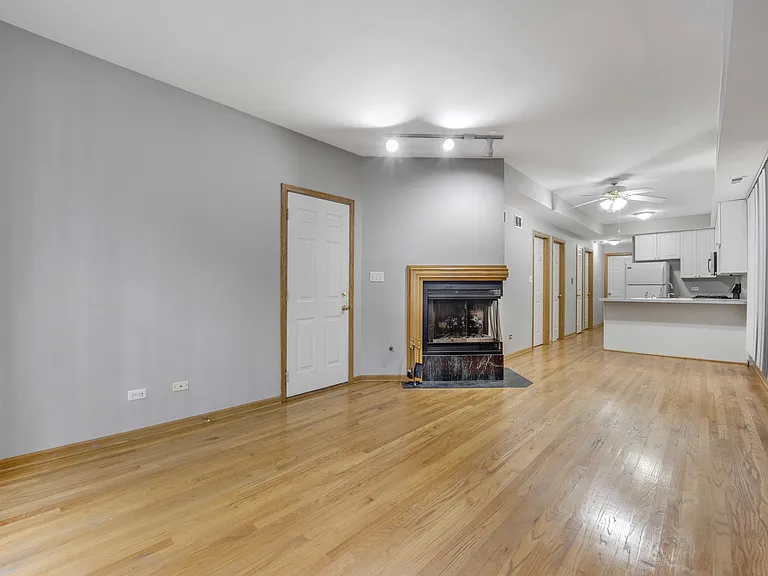 1541 W Walton St #1 — Photo 2