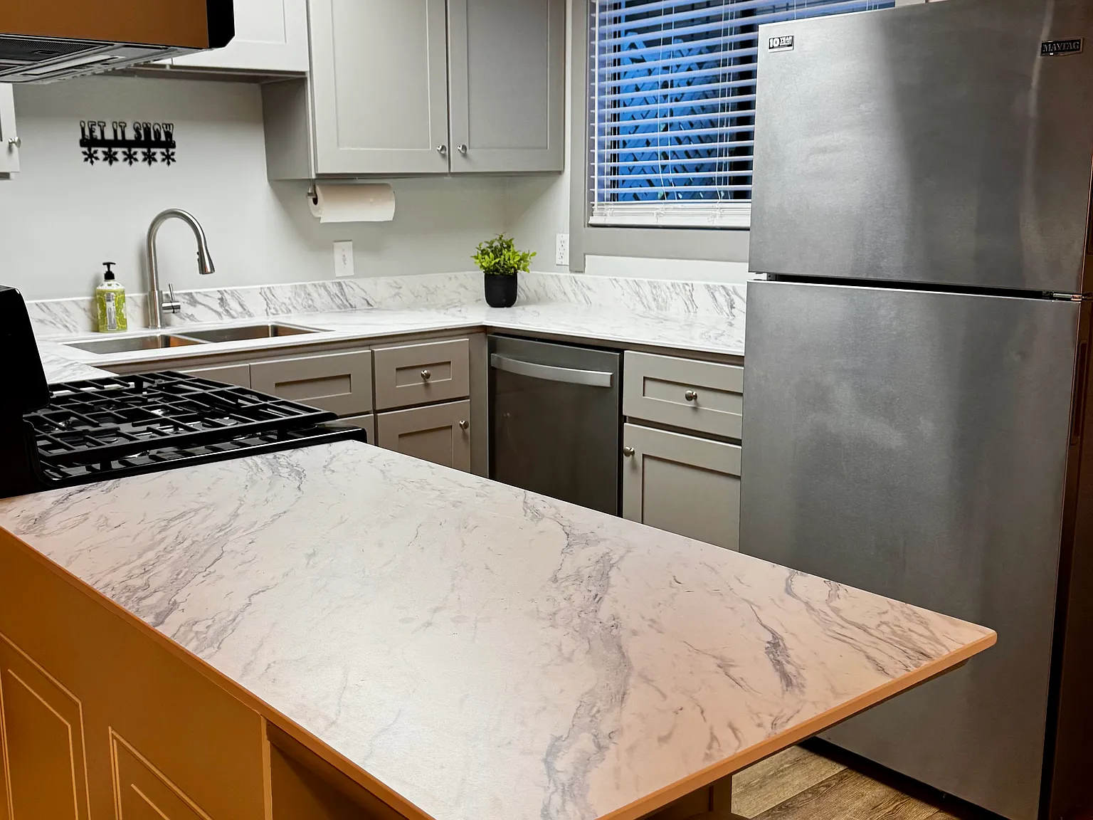 3 bed, 1.5 bath, $2,800 — Photo 3