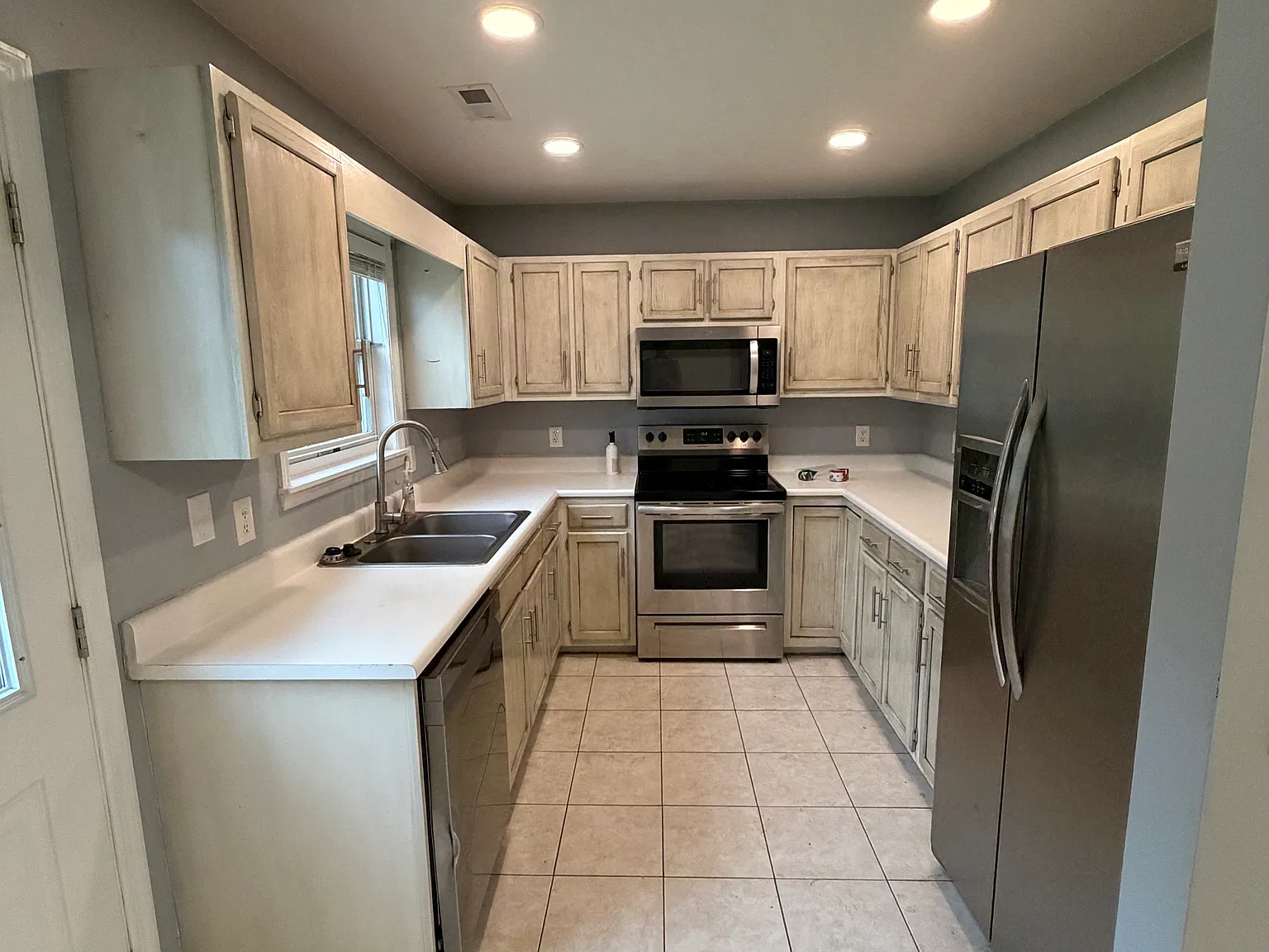 3 bed, 1365 sqft, $2,338 — Photo 4