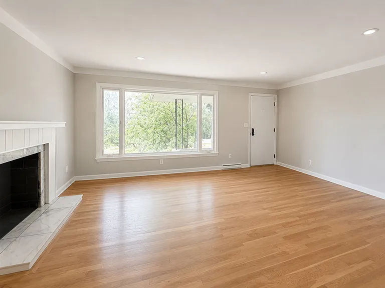 643 Pine Ave NW — Photo 13