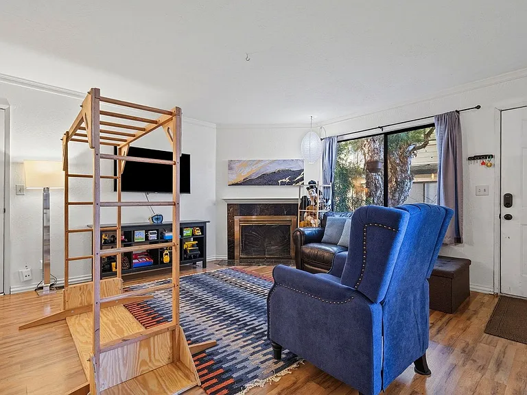 229 Silver Leaf Dr #B — Photo 4