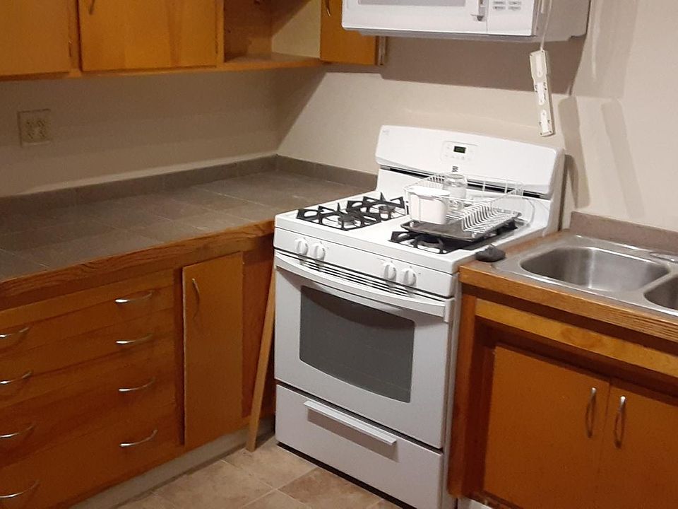 2nd image of 920 28th St #3