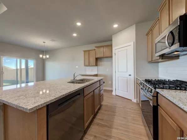 152 Liam Ct, Mico, TX 78056