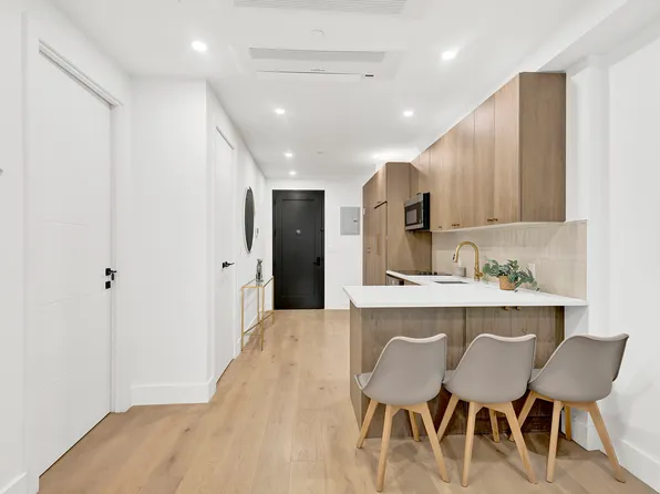 156 Tompkins Avenue image 12 of 15