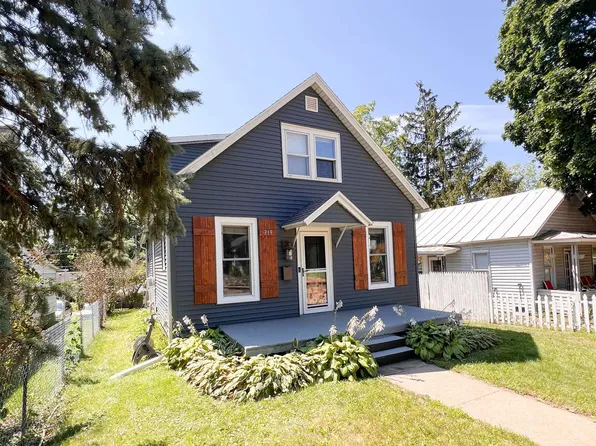 319 8th Ave, Baraboo, WI 53913