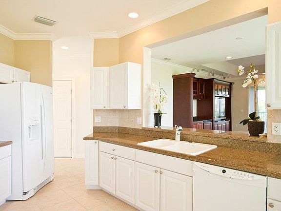 5th image of 1875 Tarpon Ln Unit 5-203