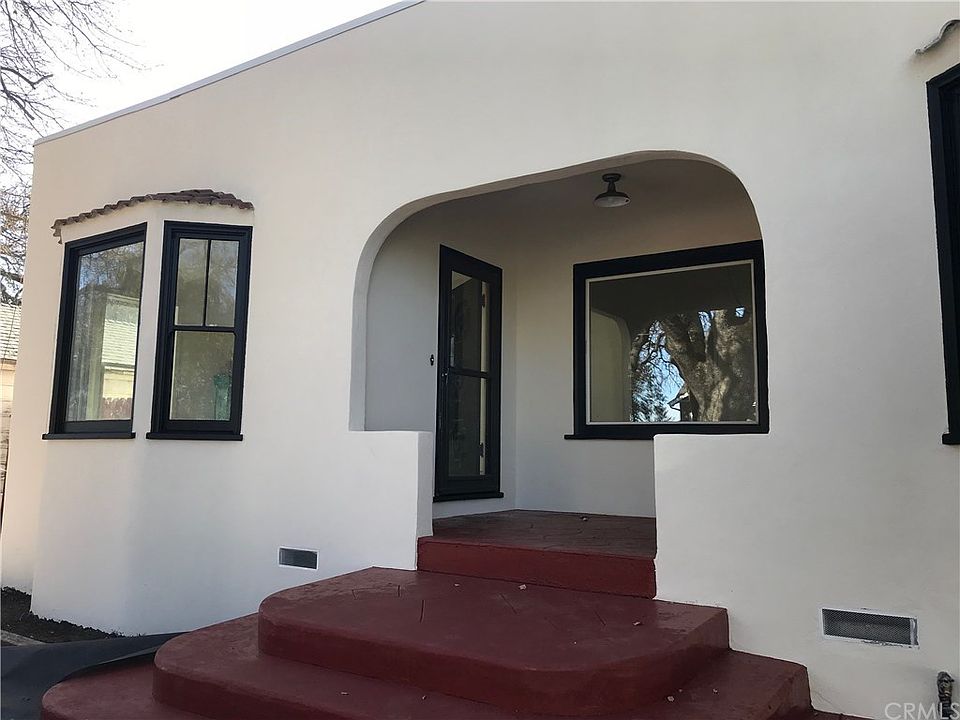 2nd image of 2811 Vine St