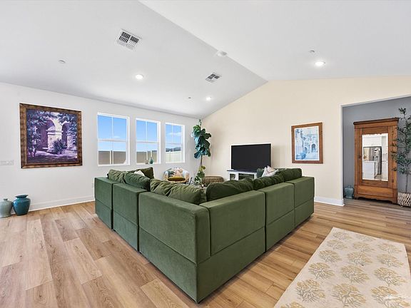 3rd image of 235 Artina Ln